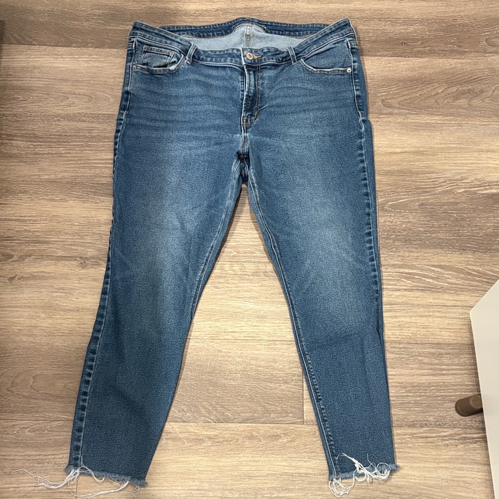 🌸3/$15🌸 Mid-Rise Skinny Jeans—Size 18
